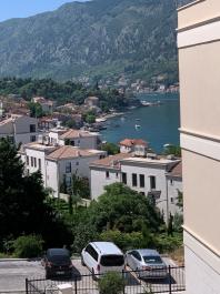 Úžasný výhled na moře 52 m2 apartmán s terasou v Dobrota, Kotor