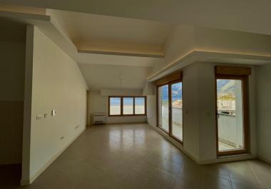 Apartament i ri seaview 60 m2 Në Dobrota me pishinë dhe tarracë