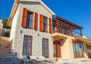 Esclusiva villa in pietra di 210 m2 a Zagora, Kotor con splendida vista sul mare