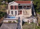 Villa exclusive en pierre de 210 m2 à Zagora, Kotor avec une vue imprenable sur la mer