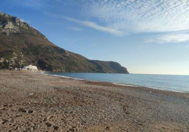 Ηλιόλουστη κατοικία 4 υπνοδωματίων 170 m2 στο Čanj με θέα στη θάλασσα και βεράντα