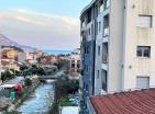 Pamje panoramike nga deti kati i fundit apartament 33 m2 në Budva me tarracë