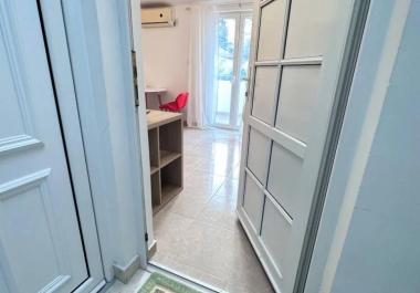 Apartament simpatik 30 m2 në Budva pranë plazhit dhe komoditeteve