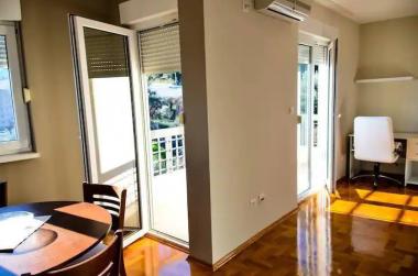 Superbe appartement de 55 m2 avec vue sur la mer à Petrovac, entièrement meublé