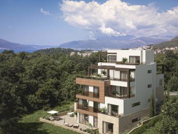 Apartman površine 73 m2 u Tivtu s popustom s pogledom na more u izgradnji