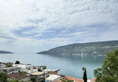 Slunný moderní byt 44 m2 v Herceg Novi s panoramatickým výhledem