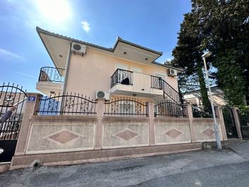 300 m2 trojúrovňový mini-hotel v Herceg Novi na predaj