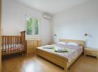 Ekskluzivna Vila ob obali v Kostanjici s 4 apartmaji: mini hotel s plažo