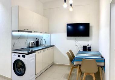 2 appartements de 72 m2 dans le centre de Budva avec terrasses pour la location dentreprise