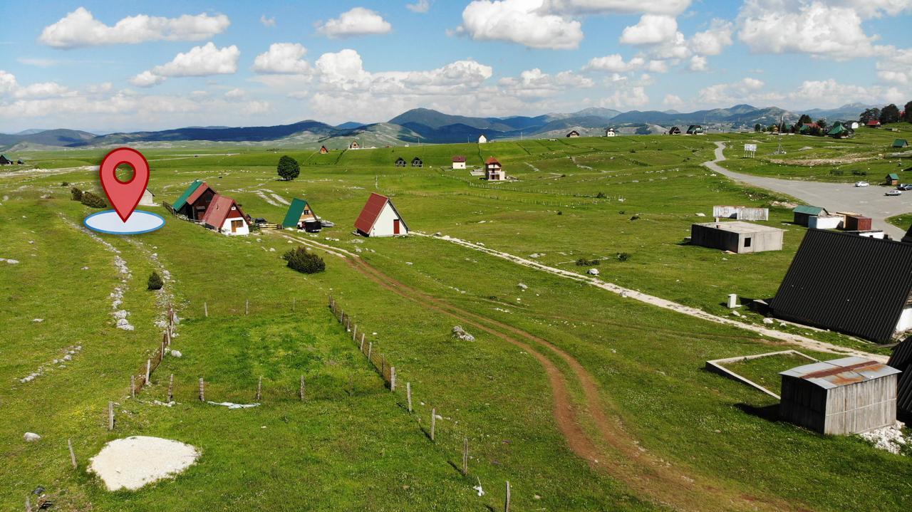 Prvoklasno zemljište površine 819 m2 u Žabljaku, samo 100 metara od žičara skijaškog centra Savin Kuk