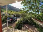 Casa de 100 m2 en Sutomore con terraza con vistas al mar y huerto