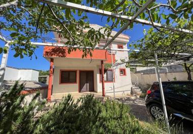 Maison de 100 m2 à Sutomore avec terrasse vue mer et verger