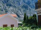 Impresionante apartamento con vistas al mar de 178 m2 en residencia con piscina gigante, Orahovac, Kotor