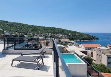 Appartement de 32 m2 avec vue sur la mer à Utjeha, Dobra Voda avec piscine et terrasse