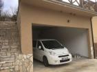 Razkošen tristopenjski apartma ob plaži 132 m2 z bazenom v baru