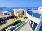 villa de 319 m2 avec vue imprenable sur la mer à Dobra Voda, Bar avec piscine