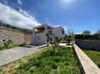 Villa de lujo con vistas al mar de 130 m2 y piscina en Dobra Voda