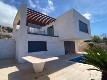 Villa de lujo con vistas al mar de 130 m2 y piscina en Dobra Voda