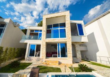 Maison de rêve vue mer panoramique avec piscine