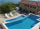 Luxueuse villa de trois étages avec piscine et vue sur la mer à Bar