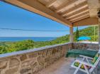 lujosa villa de 241 m2 en Buljarica con piscina e impresionantes vistas al mar