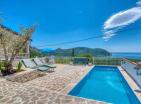 luxueuse villa de 241 m2 à Buljarica avec piscine et vue imprenable sur la mer