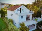 Casa legal de tres pisos después de la renovación en Utjeha, Bar con impresionantes vistas al mar