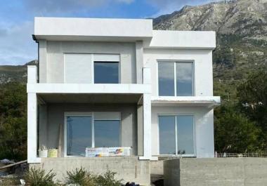 Superbe nouvelle villa de deux étages de 150m2 avec une vue panoramique sur la mer à couper le souffle