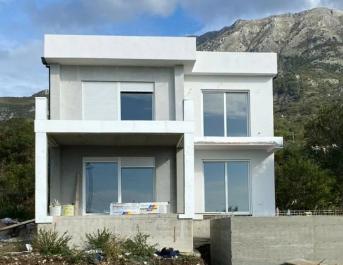 Superbe nouvelle villa de deux étages de 150m2 avec une vue panoramique sur la mer à couper le souffle