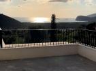 Nueva villa moderna con terraza en la azotea con excelentes vistas panorámicas al mar en Buljarica