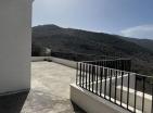 Nouvelle villa moderne avec terrasse sur le toit avec une superbe vue panoramique sur la mer à Buljarica