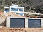 Nouvelle villa moderne avec terrasse sur le toit avec une superbe vue panoramique sur la mer à Buljarica