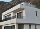 Nueva villa moderna con terraza en la azotea con excelentes vistas panorámicas al mar en Buljarica