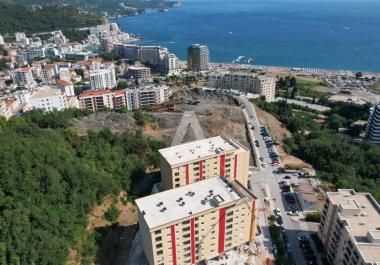 Pamje mahnitëse nga deti 2-dhoma gjumi apartament 48 m2 në Becici në godinën e re