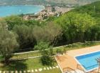 Nouveau charmant appartement de 53m2 à Herceg Novi avec piscine, parking et terrasse