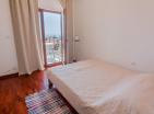 Pamje nga deti dy dhoma gjumi apartament 73 m2 Në Petrovac me tarracë