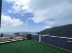 Nueva impresionante villa de 3 pisos con vistas al mar de 307 m2 en Bečići con grandes terrazas