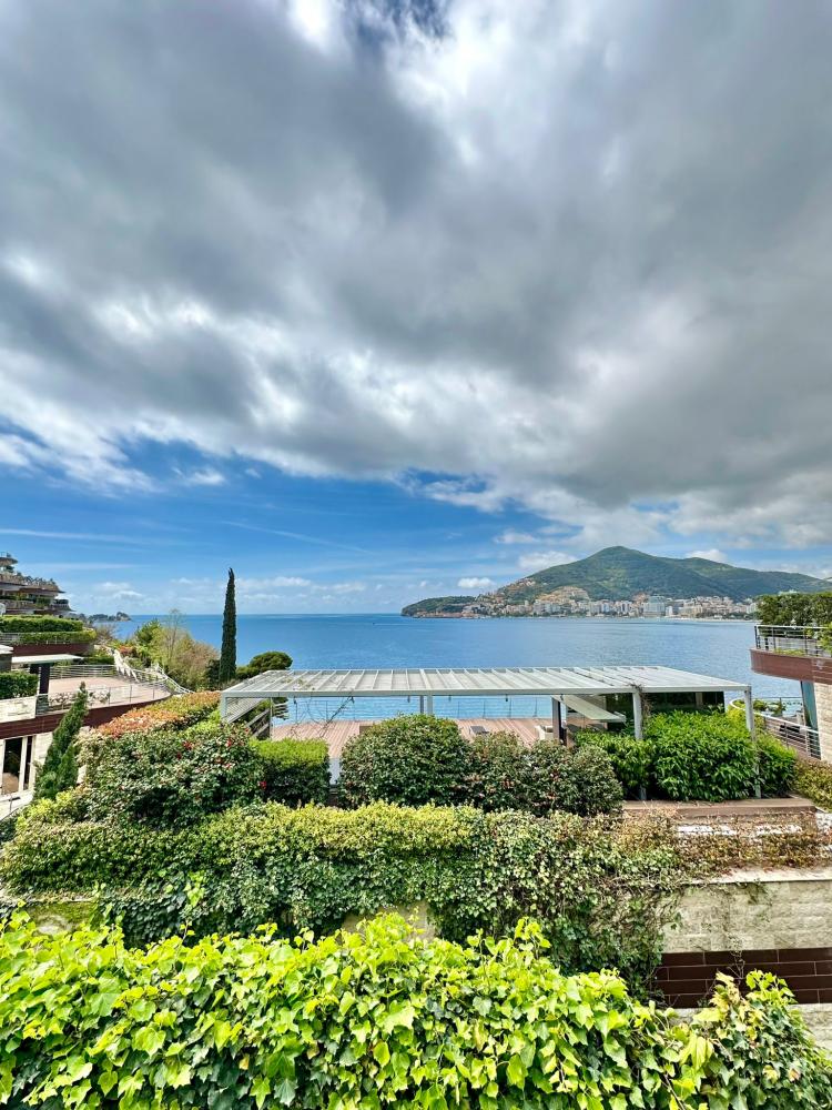 Appartement de luxe de 2 chambres avec vue sur la mer à Dukley Gardens, Budva avec jacuzzi