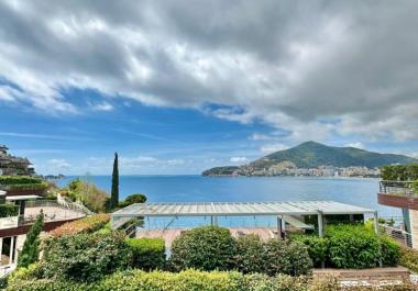 Appartement de luxe de 2 chambres avec vue sur la mer à Dukley Gardens, Budva avec jacuzzi