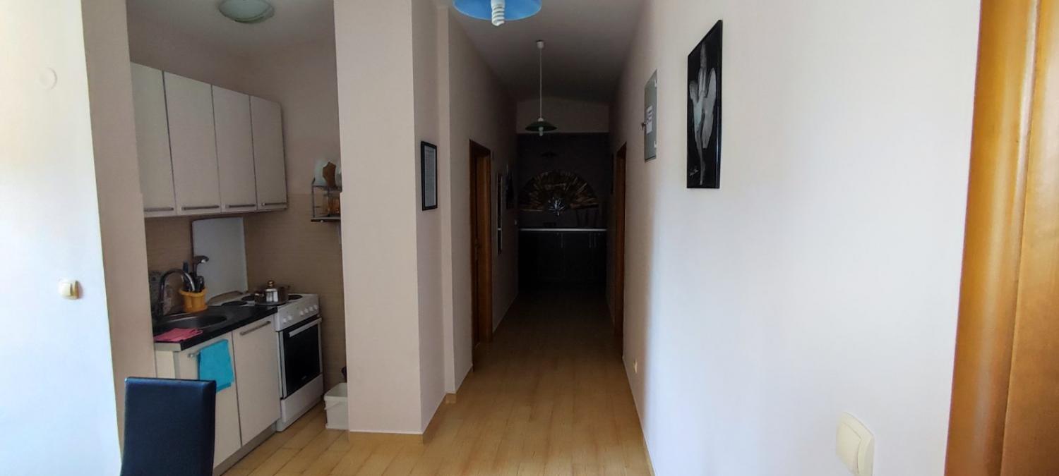 Omamljanje 9-apartma mini hotel v Sutomore ob lepi plaži Maljevik