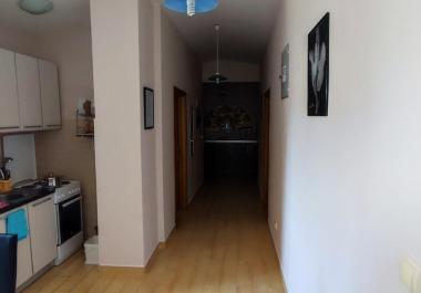 Omamljanje 9-apartma mini hotel v Sutomore ob lepi plaži Maljevik