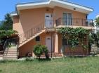 Omamljanje 9-apartma mini hotel v Sutomore ob lepi plaži Maljevik