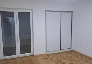 Šarmantan apartman s 2 spavaće sobe površine 60 m2 u baru s terasom u blizini mora