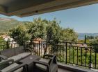 Seaside serenity: moderno appartamento di 96m2 con 2 camere da letto a Kamenari con vista mare