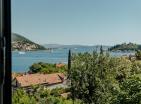 Seaside serenity: moderno appartamento di 96m2 con 2 camere da letto a Kamenari con vista mare