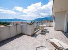 Luksuzni penthouse površine 16 m2 s pogledom na more, bazen i terasu