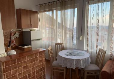 Šarmantni studio apartman površine 34 m2 s pogledom na more u Budvi