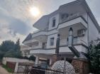 Mini hotel Ulcinj, 3 emeletes villa medencével 7 Apartman 400m a strandtól