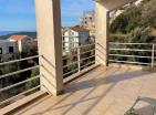 Superbe vue sur la mer, penthouse entièrement meublé de 2 chambres de 63 m2 à Seoca, Budva