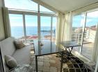 Superbe vue sur la mer, penthouse entièrement meublé de 2 chambres de 63 m2 à Seoca, Budva